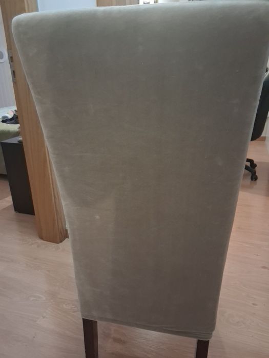 Cadeiras em pele sintética,  com capas