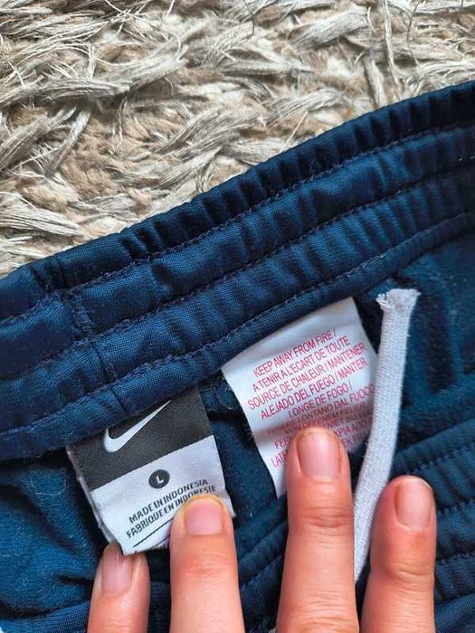 Spodenki szorty męskie Nike r. L granatowe z lampasami