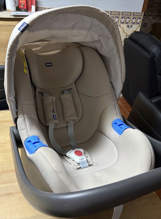 Vendo babycoque Chicco Oasys 0+ Up BebèCare, em excelente estado, praticamente como nova.