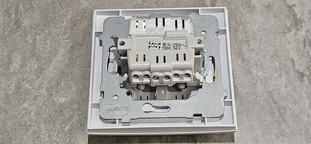 Ospel As włącznik podwójny biały z ramką, DOSTĘPNE 2 egz.