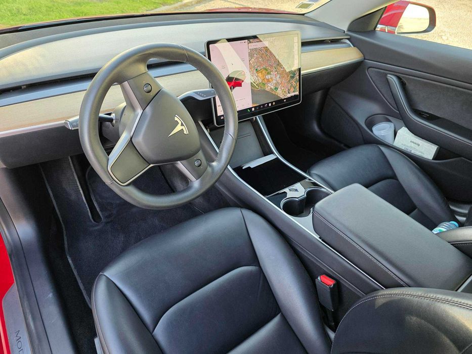 Tesla Model 3 — fotografia 7