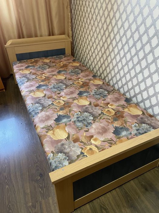 Продам кровать полуторну