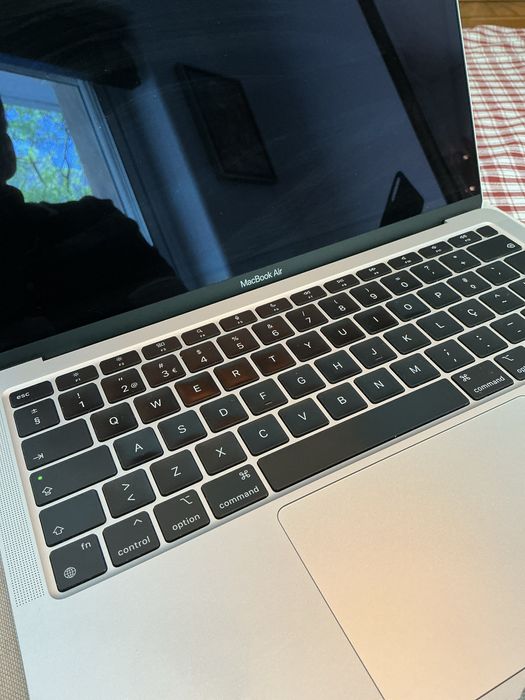 MacBook Air M1 2020 16GB
