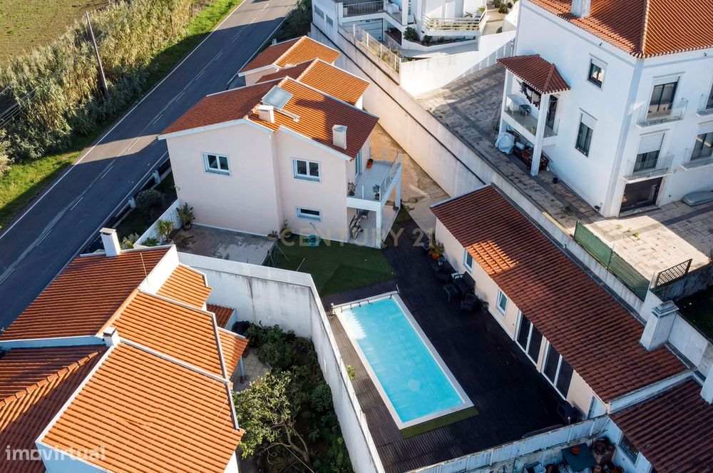 Viver a poucos passos do mar deixa de ser um sonho  - Moradia T4 a 2 m