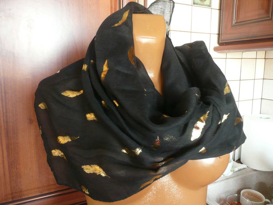 szal czarny złote srebrne prasowane piórka NOWE
