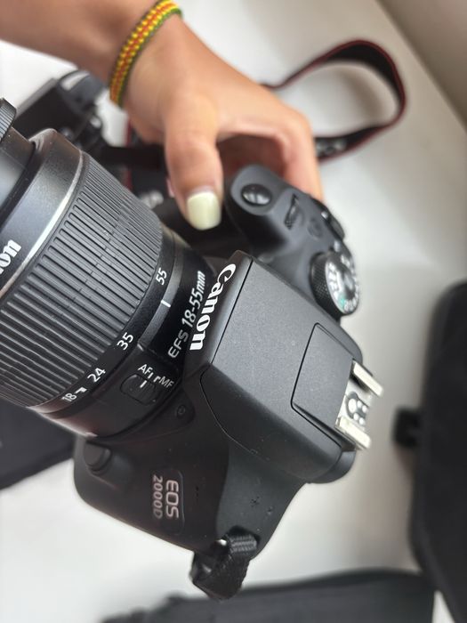 Canon EOS 2000 D + Objetiva + Kit completo