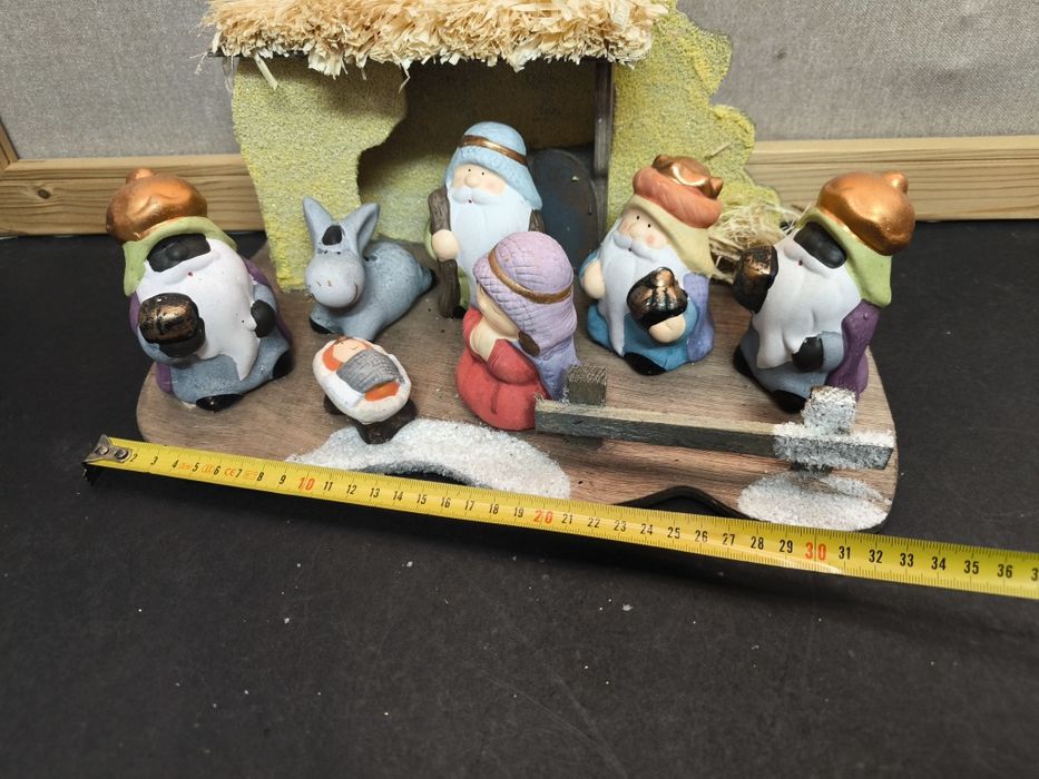 Presépio Cerâmica e Madeira
Presépio decorativo com figuras em cerâmic