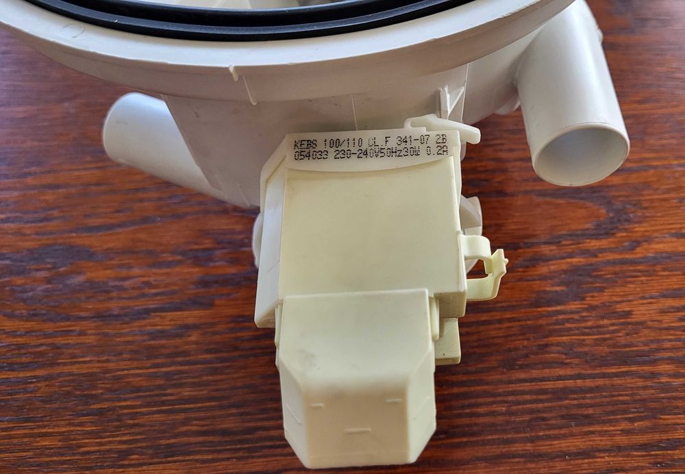 Pompa odpływowa z odpływem zmywarki Bosch SGV55M43EU