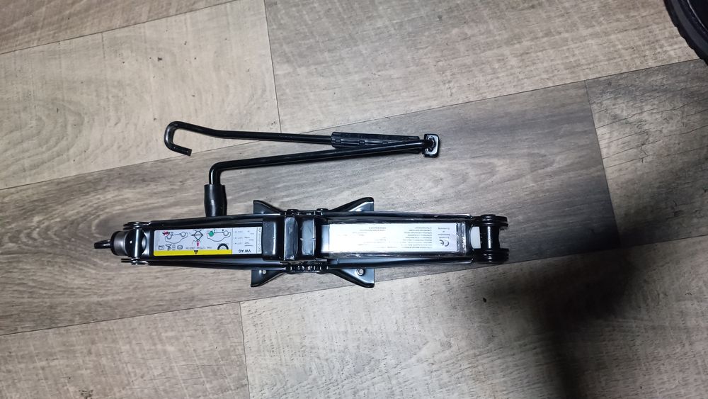 Домкрат оригінал VAG  Volkswagen Tiguan Skoda Kodiaq та Audi Q3