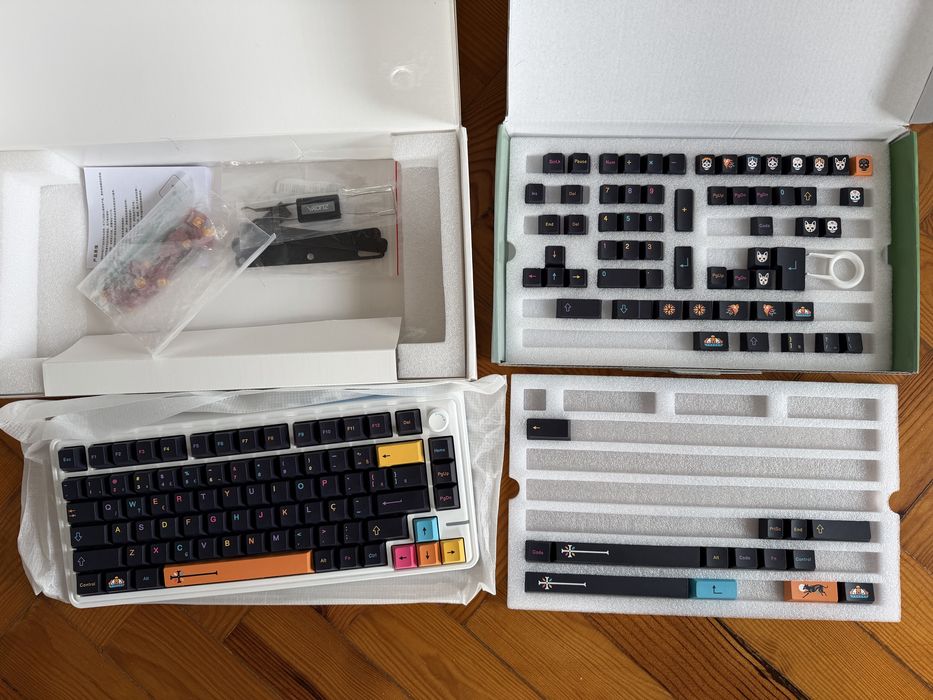 Teclado mecânico custom layout PT-BR