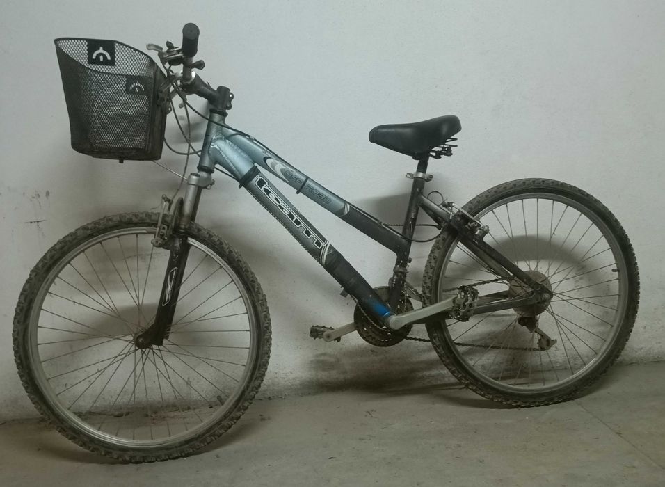 Bicicleta Sra roda 26, estimada e prática, afinada pronta a usar.
