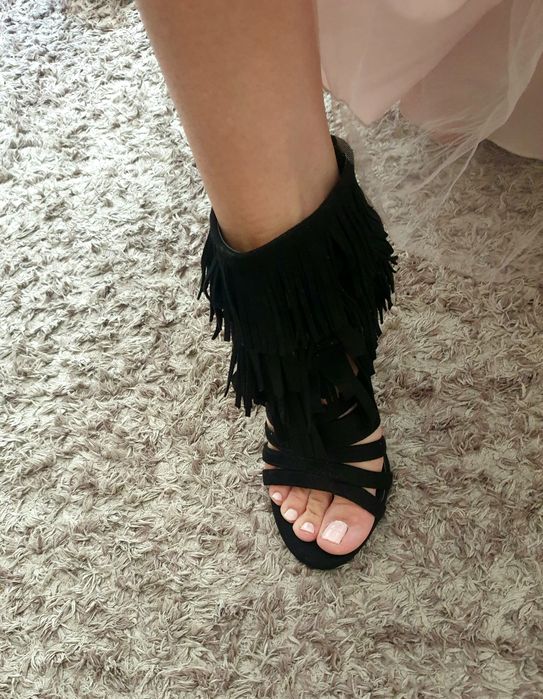 Czarne buty na wysokim obcasie 38, odkryte palce, frendzle
