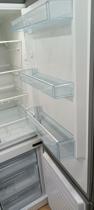Lodówka Bosch 186cm Srebrna oswietlenie LED