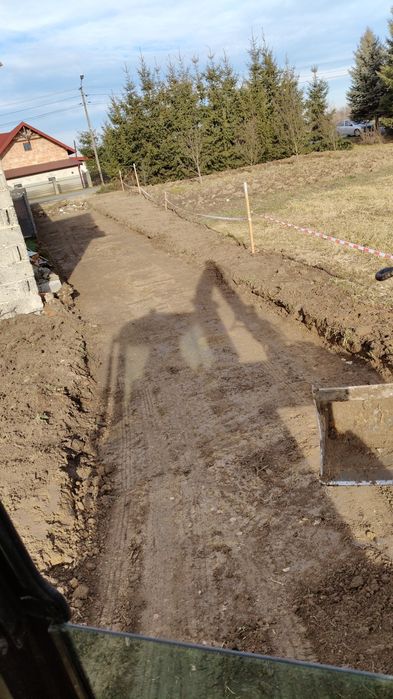 Usługi minikoparka 3 tony oraz wywrotką 3.5 tony i koparką 12 ton