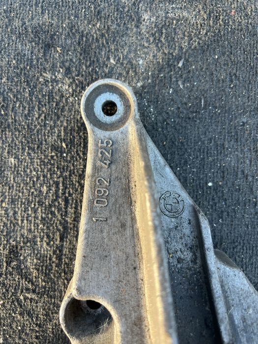 Лапа Кронштейн bmw e39 2,5 tds 1 092  425