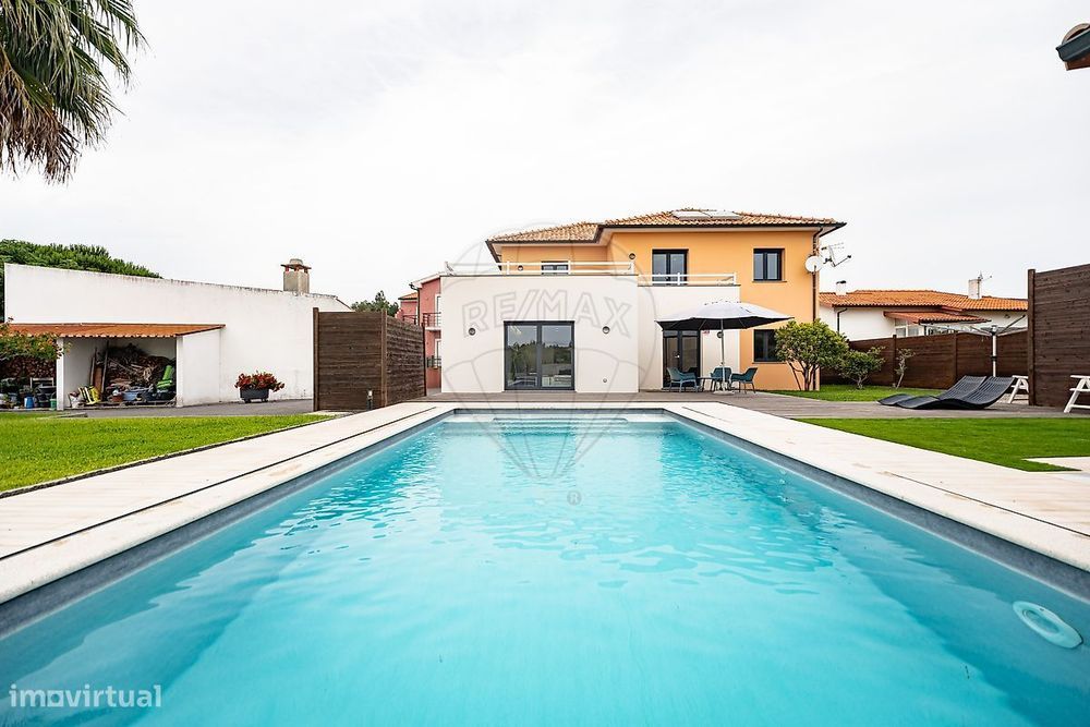 T4 Detached House for Sale