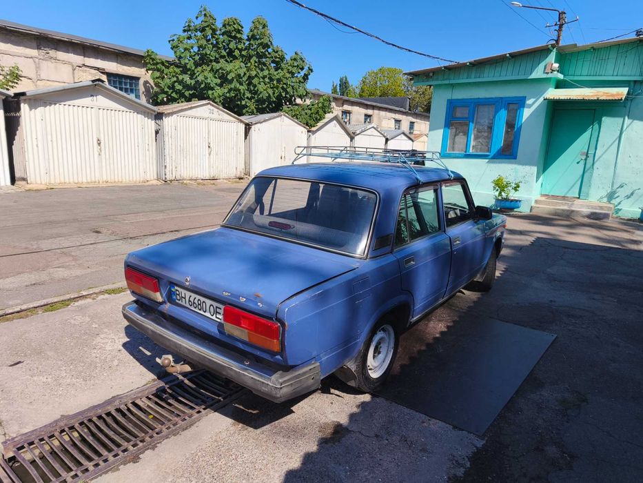 Автомобіль ВАЗ 2107