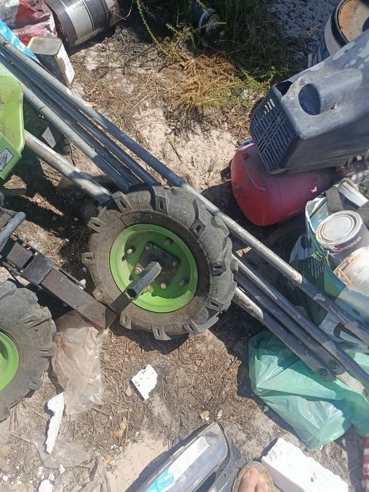 Segue pra venda minha moto enxada nova nova só precisa dar uma afirmação e por a trabalhar