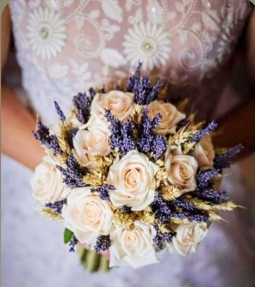 Bukiet ślubny z jasnymi różami 5 wersji