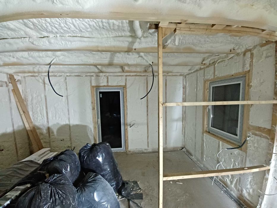 Ocieplenie Poddasza - Izolacje Natryskowe - Piana PUR - Hydroizolacja
