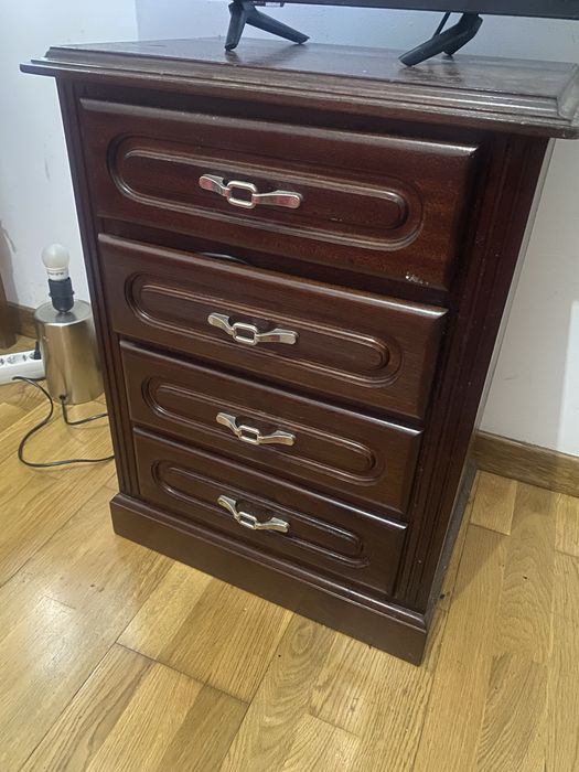 Cama com colchao e banquinha