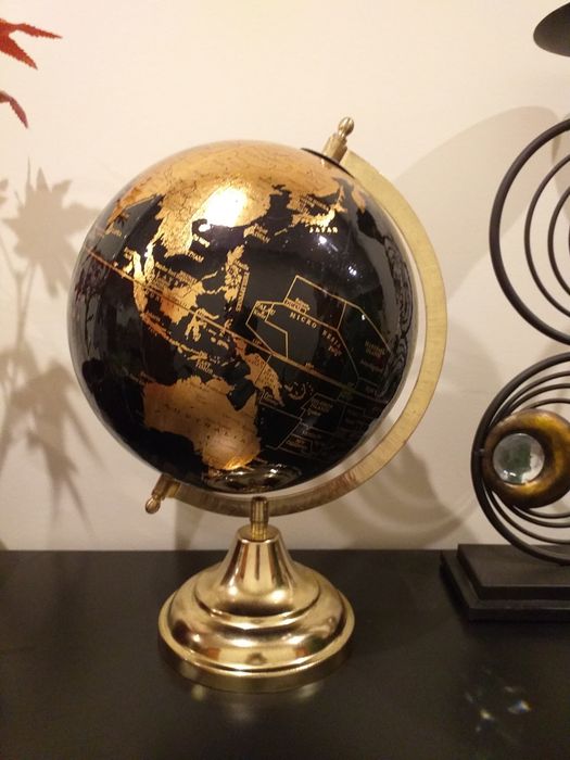 NOVO  artigos decoração PREÇO UNIDADE,em metal tons preto e dourado,globo 33cm,castiça porta vela 40cm,veja zonas