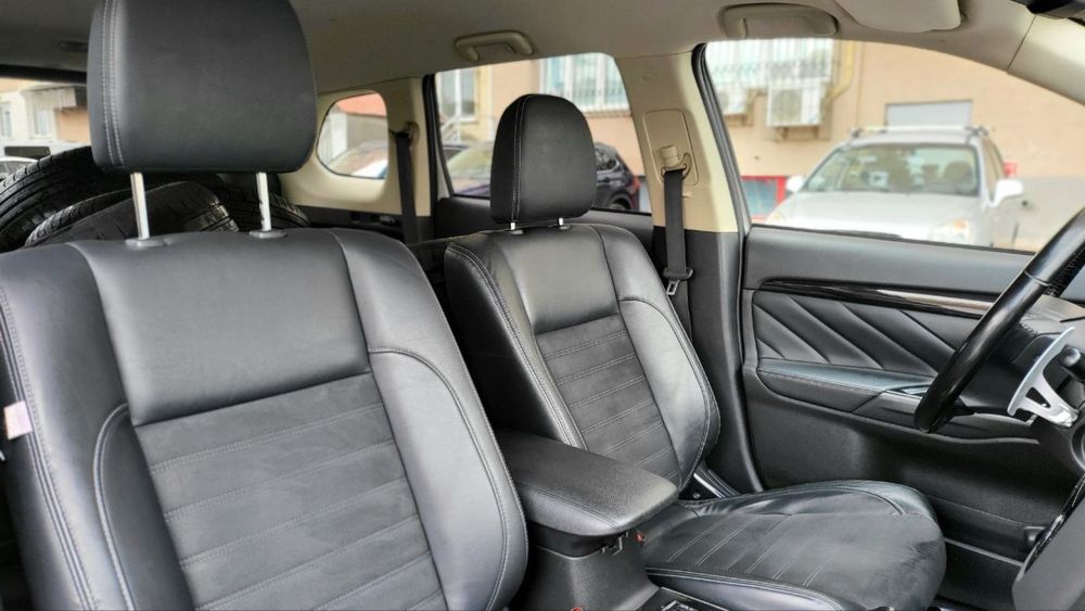 Mitsubishi Outlander PHEV 2.0 4WD 2016p