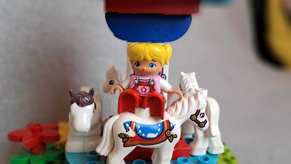 LEGO DUPLO 10841 Wesołe miasteczko + 6 figurek + karuzela