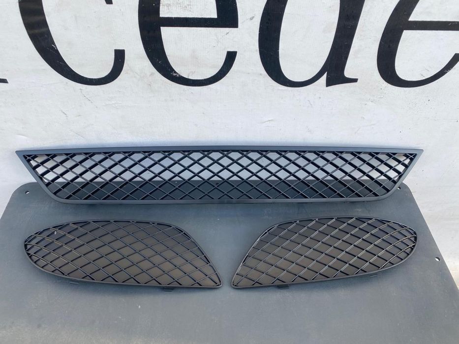 Решітка в бампер решітка бампера оригінал Віано Mercedes Viano w639