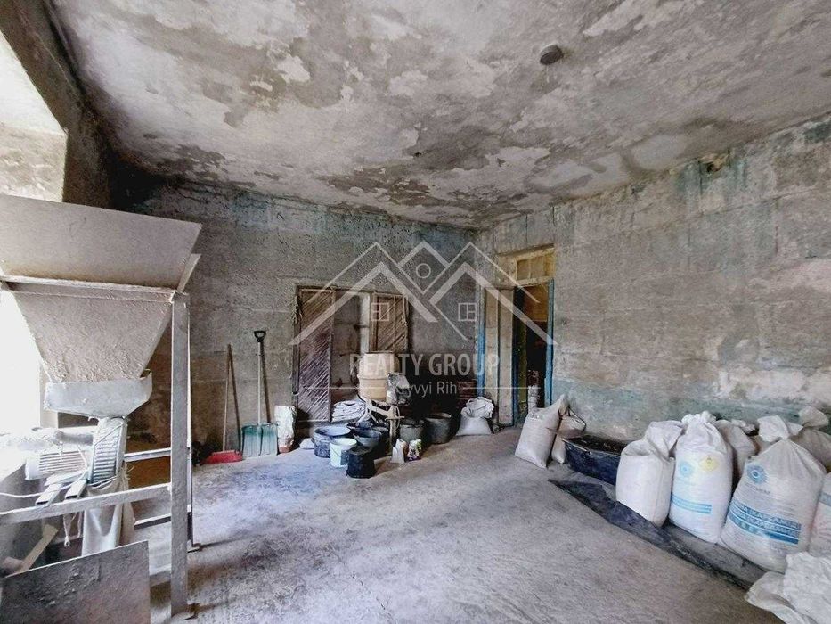 Продаж приміщення під склад, ферму, виробництво поряд залізниця.