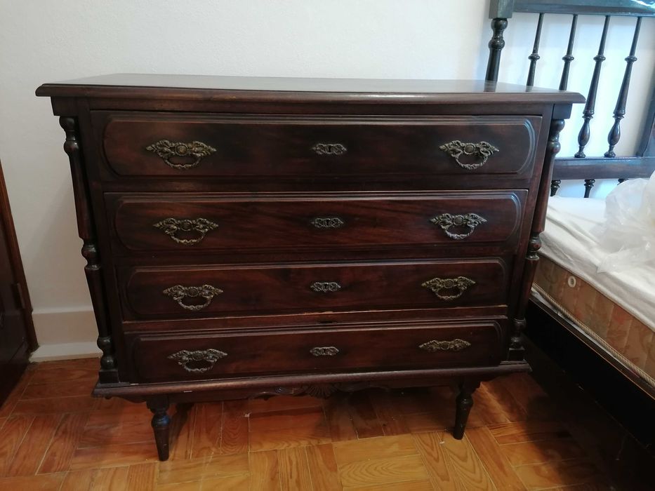 Cómoda antiga madeira