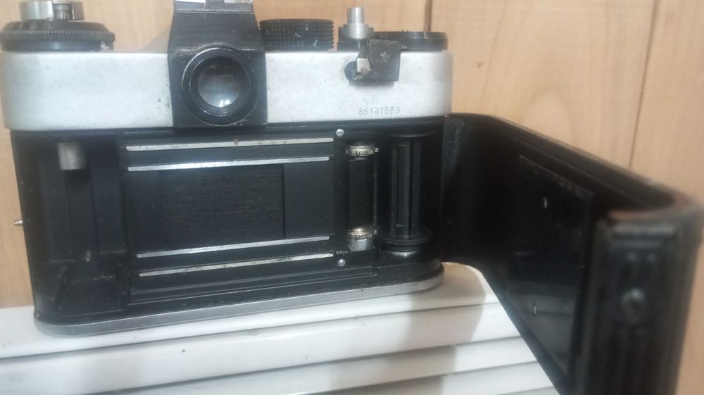 Фотоапарати, об'єктив та спалах