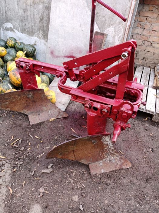 Плуг двох корпусний