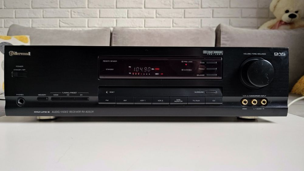 Sherwood  RV-4050R amplituner AV, Dolby Pro-Logic. Pilot.