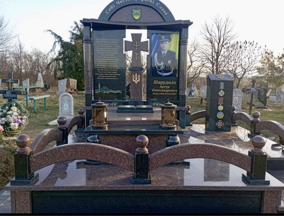 Памʼятники  для військових-звичайні памятники  .Від виробника напряму