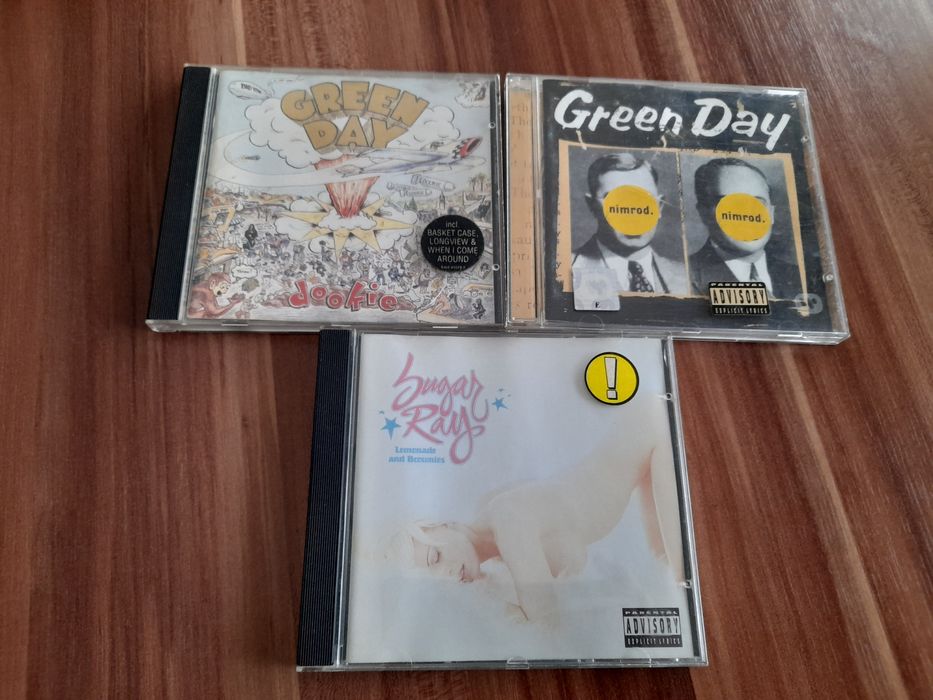 Various used CDs #164752384444418121