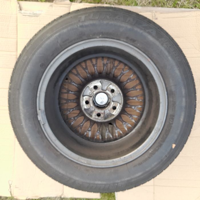 Opona plus felga aluminiowa.