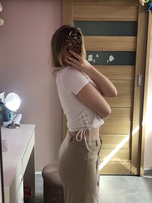 Biala bluzka z wiazaniami po boku