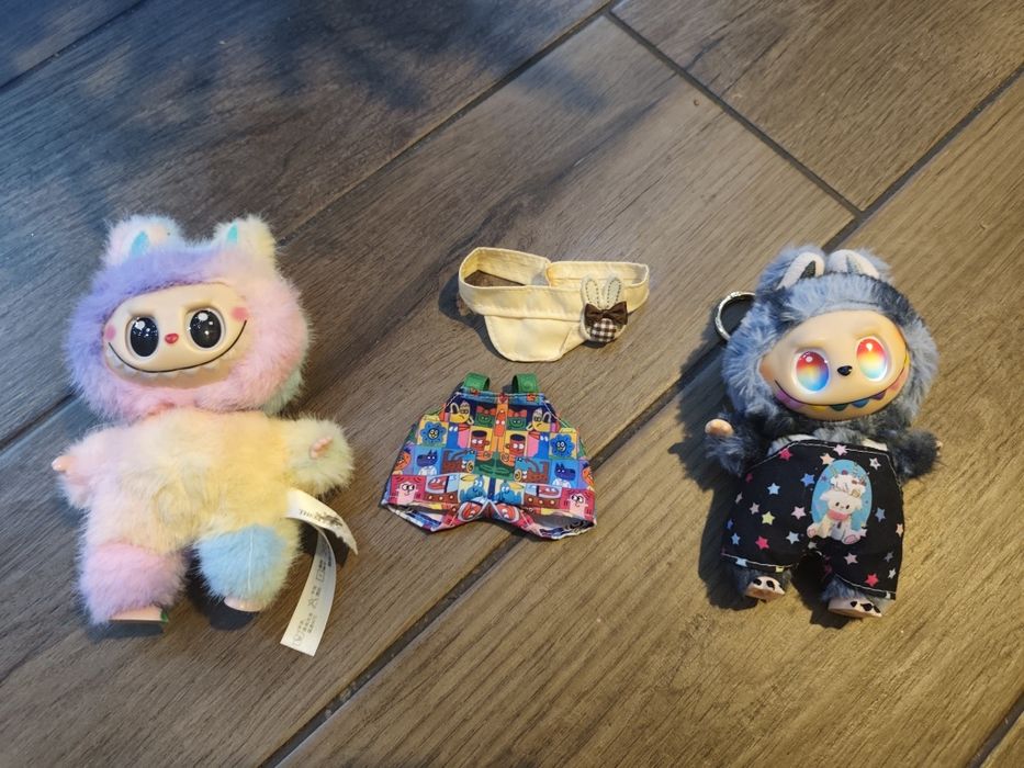 2 szt Labubu z ubrankami