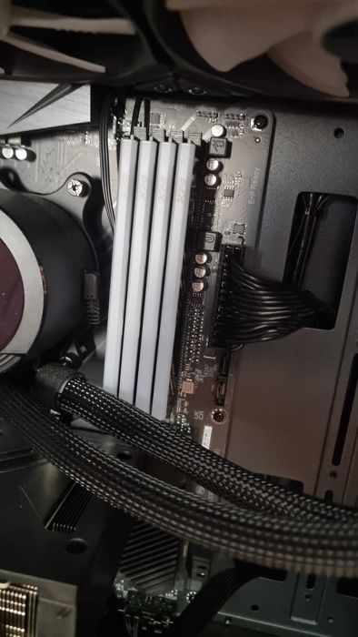 Komputer MAD DOG PBG AORUS301-A02WR32