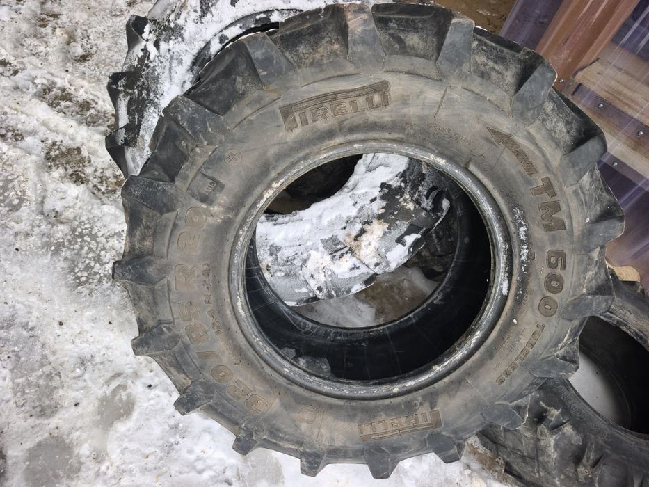 Para opony wzmocnione TRELLEBORG TM600 320/85R20 12.4 R20 PIRELLI
