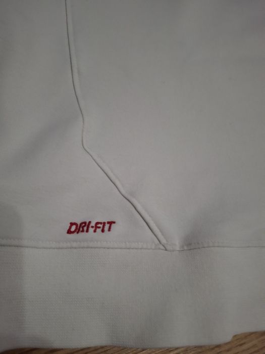 Білий спортивний лонгслів Nike

Легкий, дихаючий та зручний. Підійде д