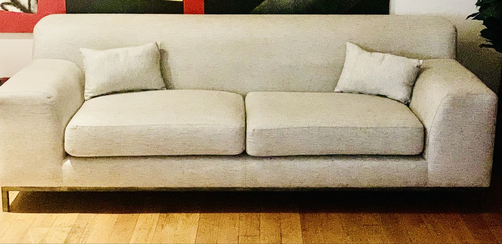 Sofá bege em bom estado