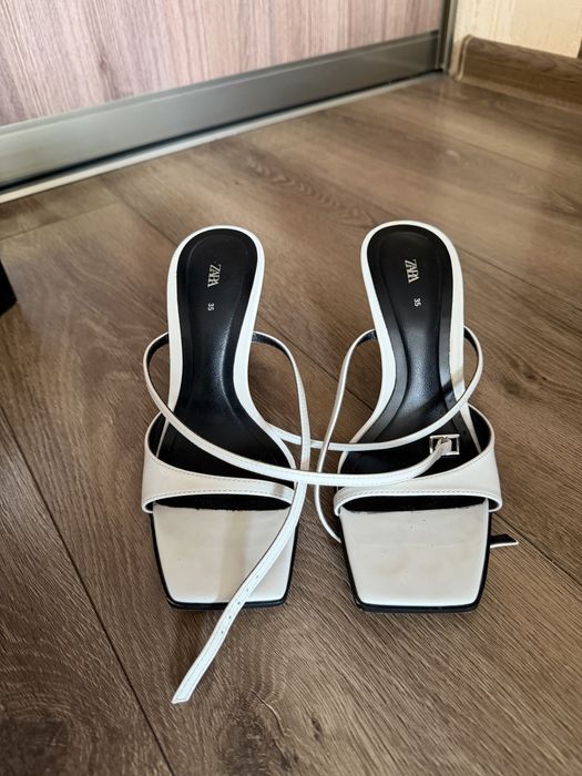 Босоніжки Zara, 22.8 см 35 розмір, каблук 8см, дуже зручні
