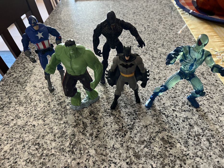 Conjunto de Figuras Marvel