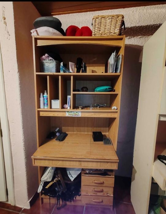 Secretárias estante em madeira