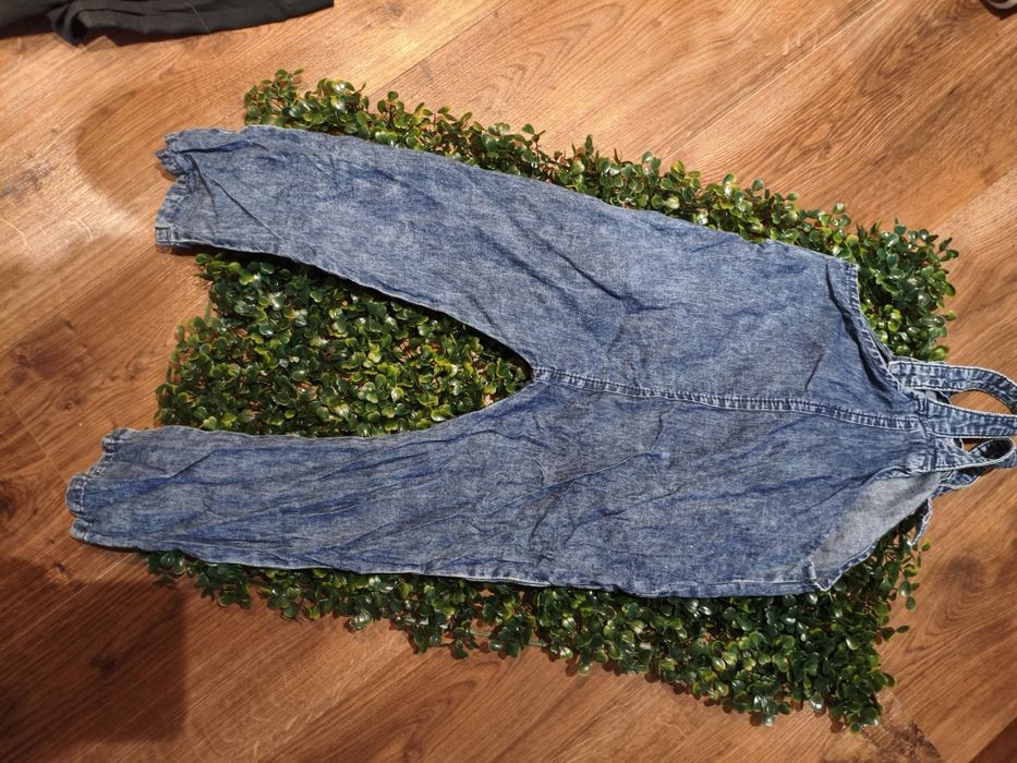 Chłopięce ogrodniczki spodnie jeans dżins marmurkowe na szelkach