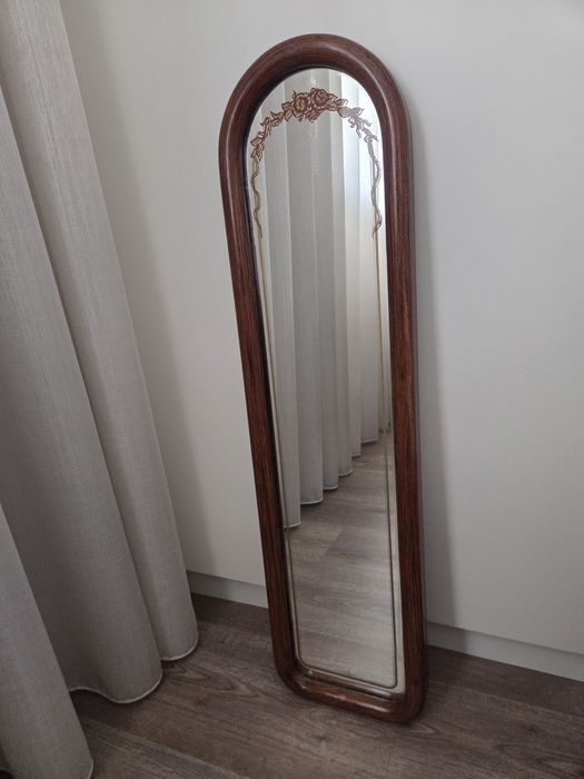 Espelho vintage com moldura em madeira
