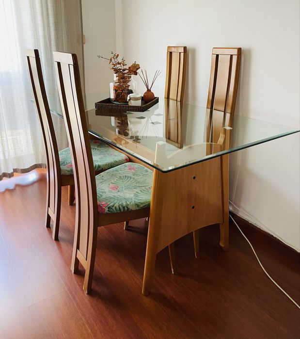 Conjunto Mesa e 4 cadeiras