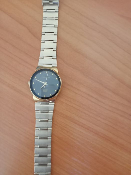 Продам часы  женские с циферблатом  на батарейке